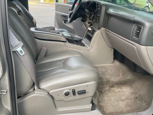 Used 2005 Chevrolet Tahoe Z71 w/ Preferred Equipment Group image 9