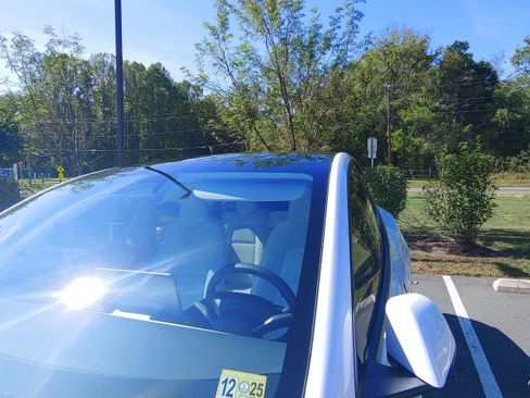 Used 2025 Tesla Model Y Performance image 16