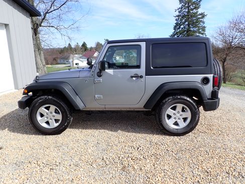 Used 2015 Jeep Wrangler Sport image 6
