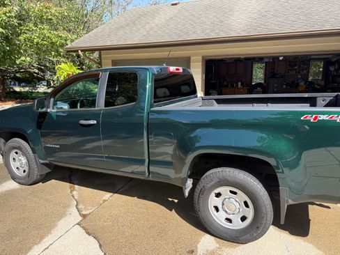 Used 2016 Chevrolet Colorado W/T AWD/4WD image 2