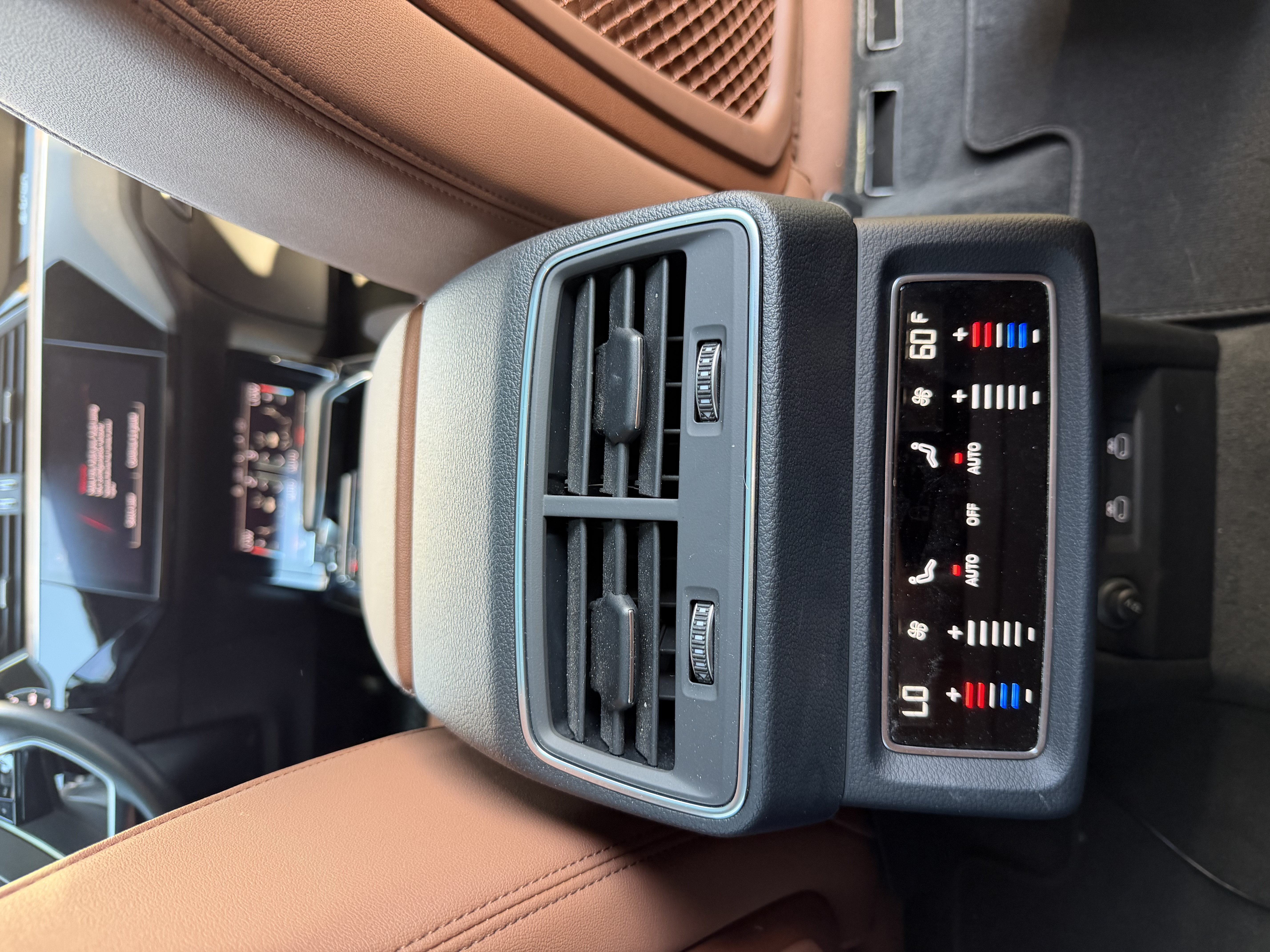 Used 2022 Audi e-tron Premium AWD/4WD image 25
