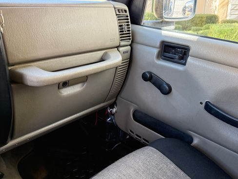 Used 2005 Jeep Wrangler Sport image 10