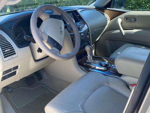Used 2014 INFINITI QX80 4WD w/ Theater Package image 5