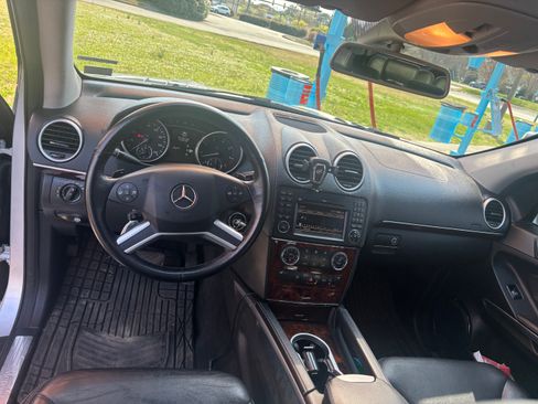 Used 2009 Mercedes-Benz GL 450 4MATIC image 1