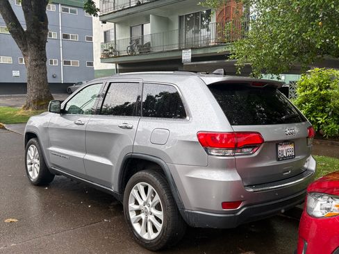 Used 2017 Jeep Grand Cherokee Limited RWD image 2