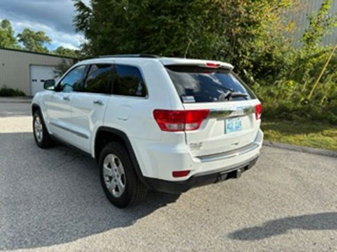 Used 2013 Jeep Grand Cherokee Limited w/ Luxury Group II AWD/4WD image 4