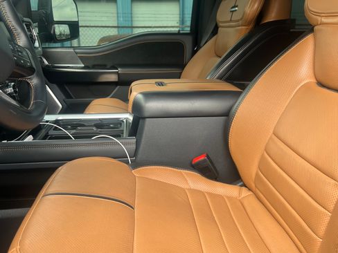 Used 2023 Ford F350 Platinum w/ FX4 Off-Road Package image 10