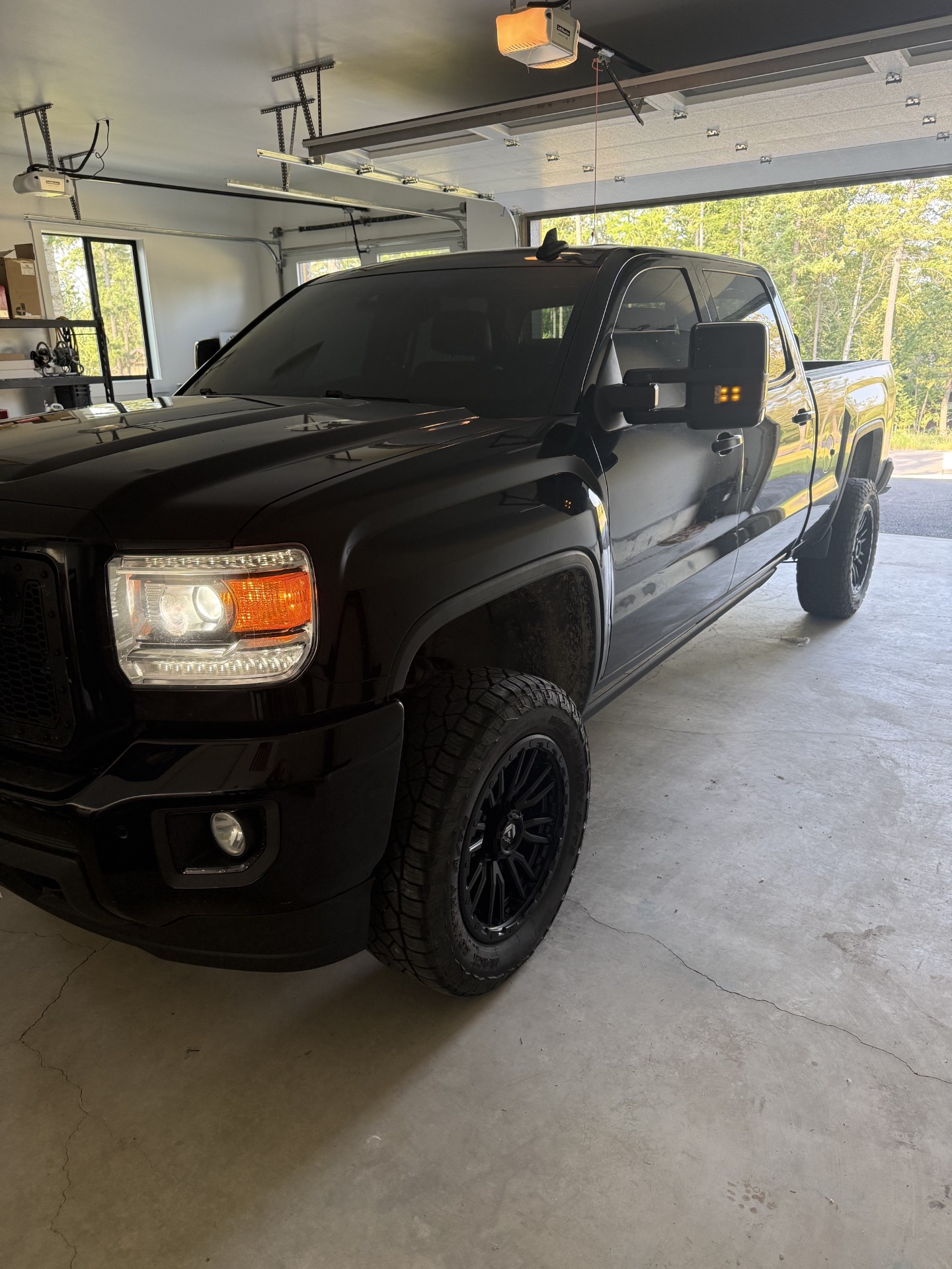 Used 2016 GMC Sierra 2500 Denali w/ Duramax Plus Package AWD/4WD image 4