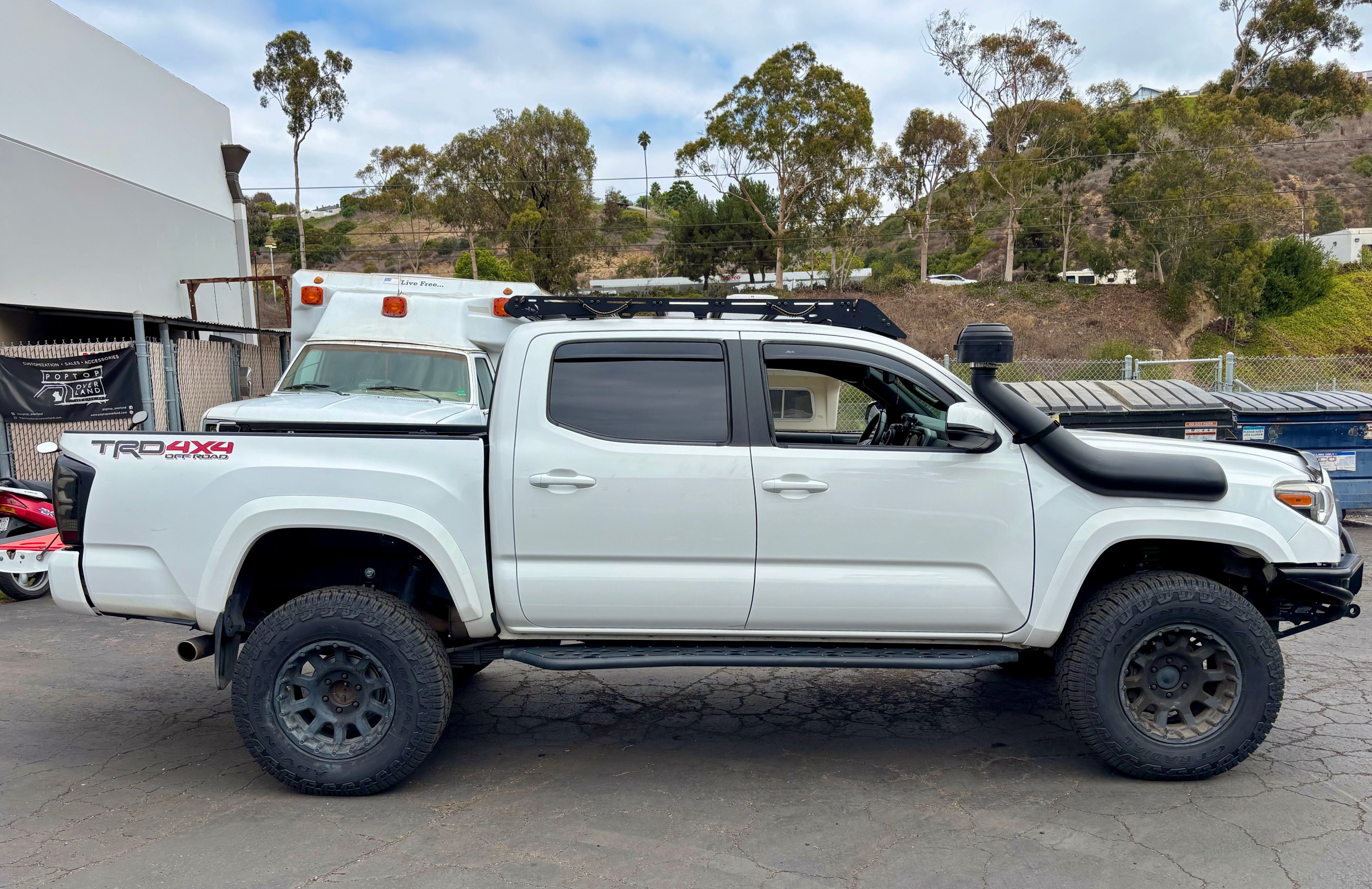 Used 2016 Toyota Tacoma TRD Off-Road AWD/4WD image 1