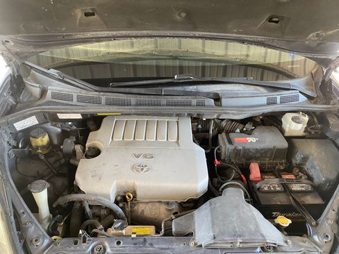 Used 2010 Toyota Sienna XLE image 20