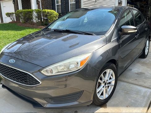 Used 2016 Ford Focus SE w/ Reverse Sensing Package image 1