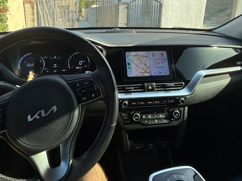 Used 2022 Kia Niro EX FWD image 9