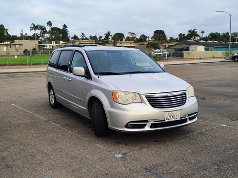 Used 2012 Chrysler Town & Country Touring w/ Entertainment Group #1 image 6