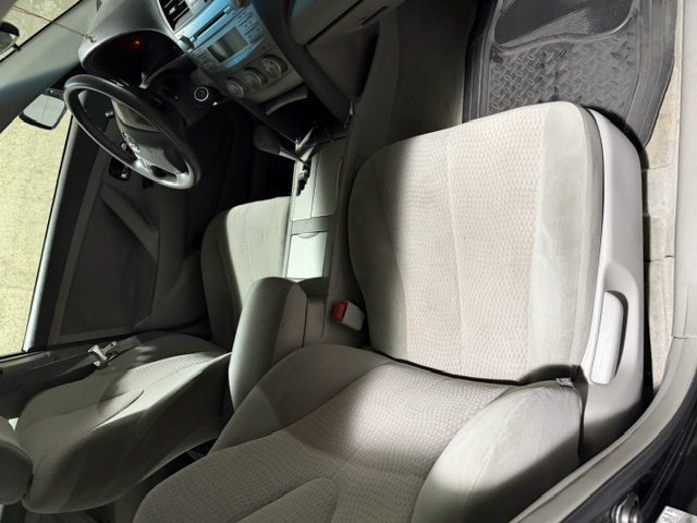 Used 2011 Toyota Camry LE FWD image 9