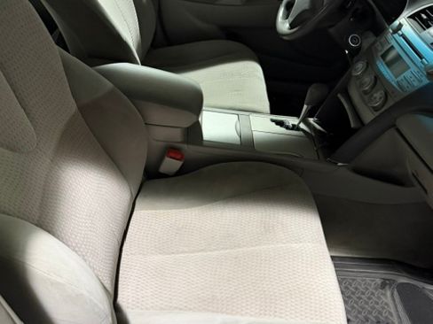 Used 2011 Toyota Camry LE FWD image 9