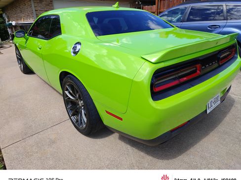 Used 2015 Dodge Challenger SRT w/ Technology Group image 4