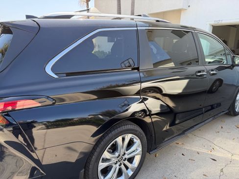 Used 2021 Toyota Sienna Platinum image 9