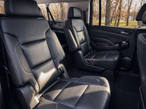 Used 2020 Chevrolet Suburban LT w/ Luxury Package image 6