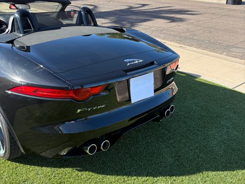 Used 2017 Jaguar F-TYPE R image 6