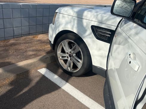 Used 2013 Land Rover Range Rover Sport HSE LUX image 11