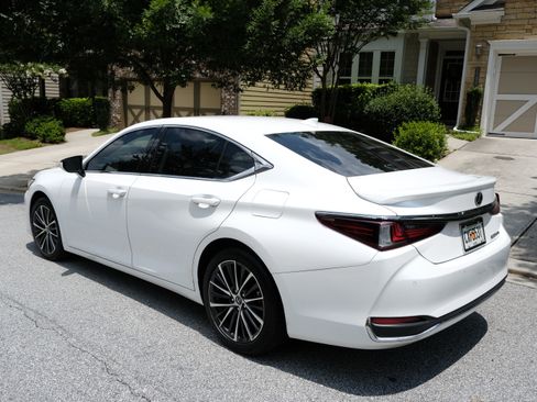 Used 2023 Lexus ES 300h w/ Premium Package FWD image 1