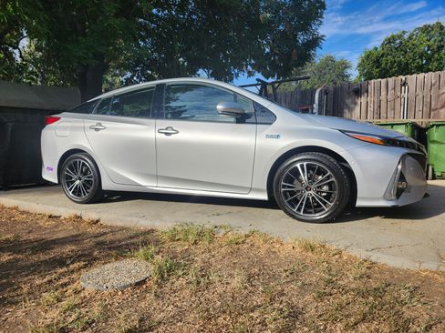 Used 2019 Toyota Prius Prime Advanced w/ Carpet Mat Package image 8