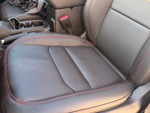 Used 2025 Jeep Wrangler Unlimited Rubicon image 13