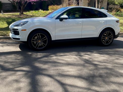 Used 2022 Porsche Cayenne Coupe AWD/4WD image 1