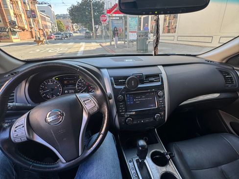 Used 2013 Nissan Altima 2.5 SL w/ Technology Pkg image 6