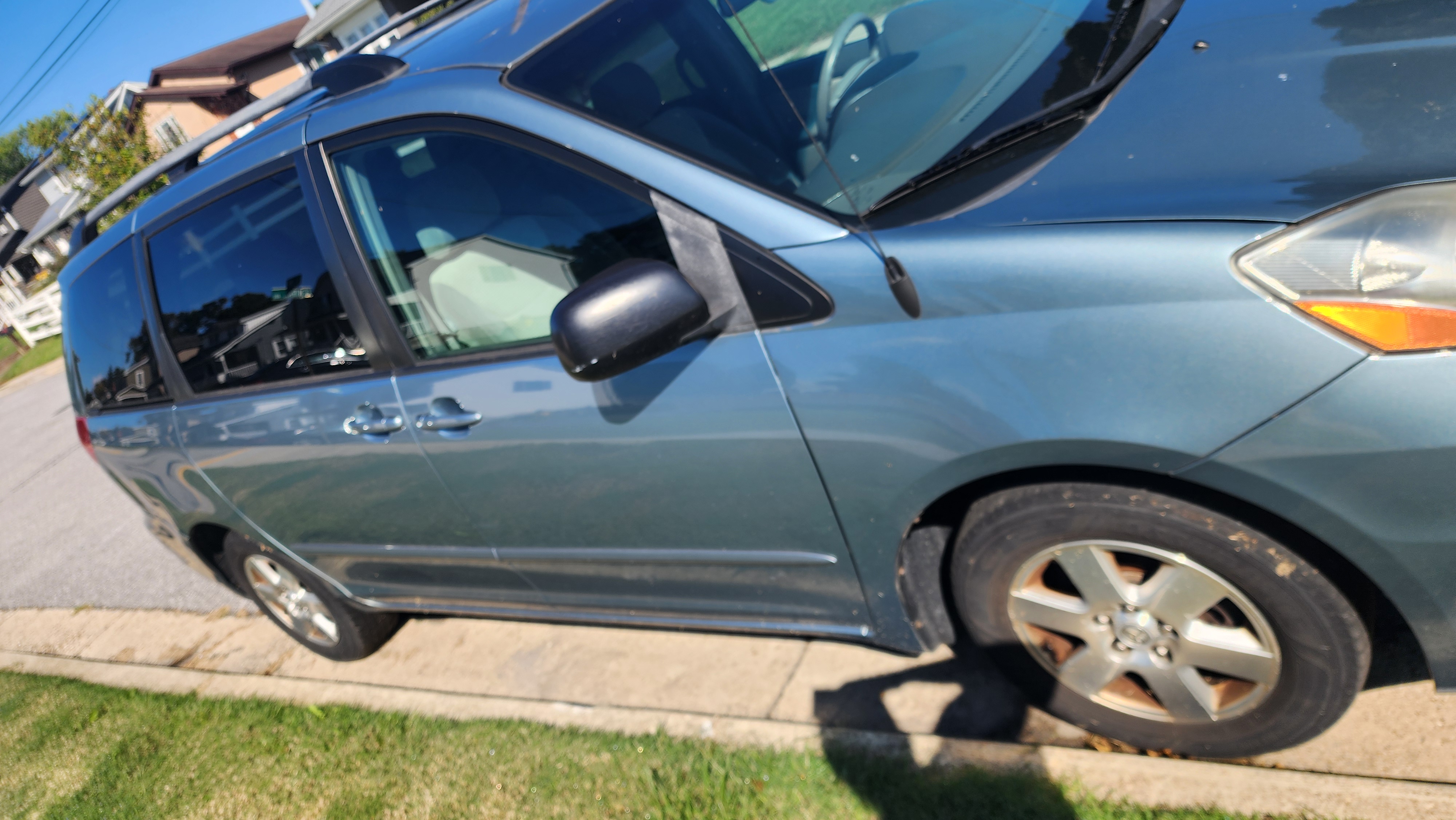 Used 2008 Toyota Sienna LE FWD image 2