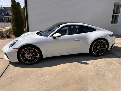Used 2022 Porsche 911 Carrera image 5