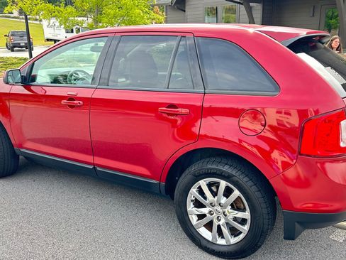 Used 2013 Ford Edge SEL FWD image 2