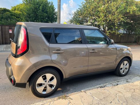 Used 2015 Kia Soul image 4