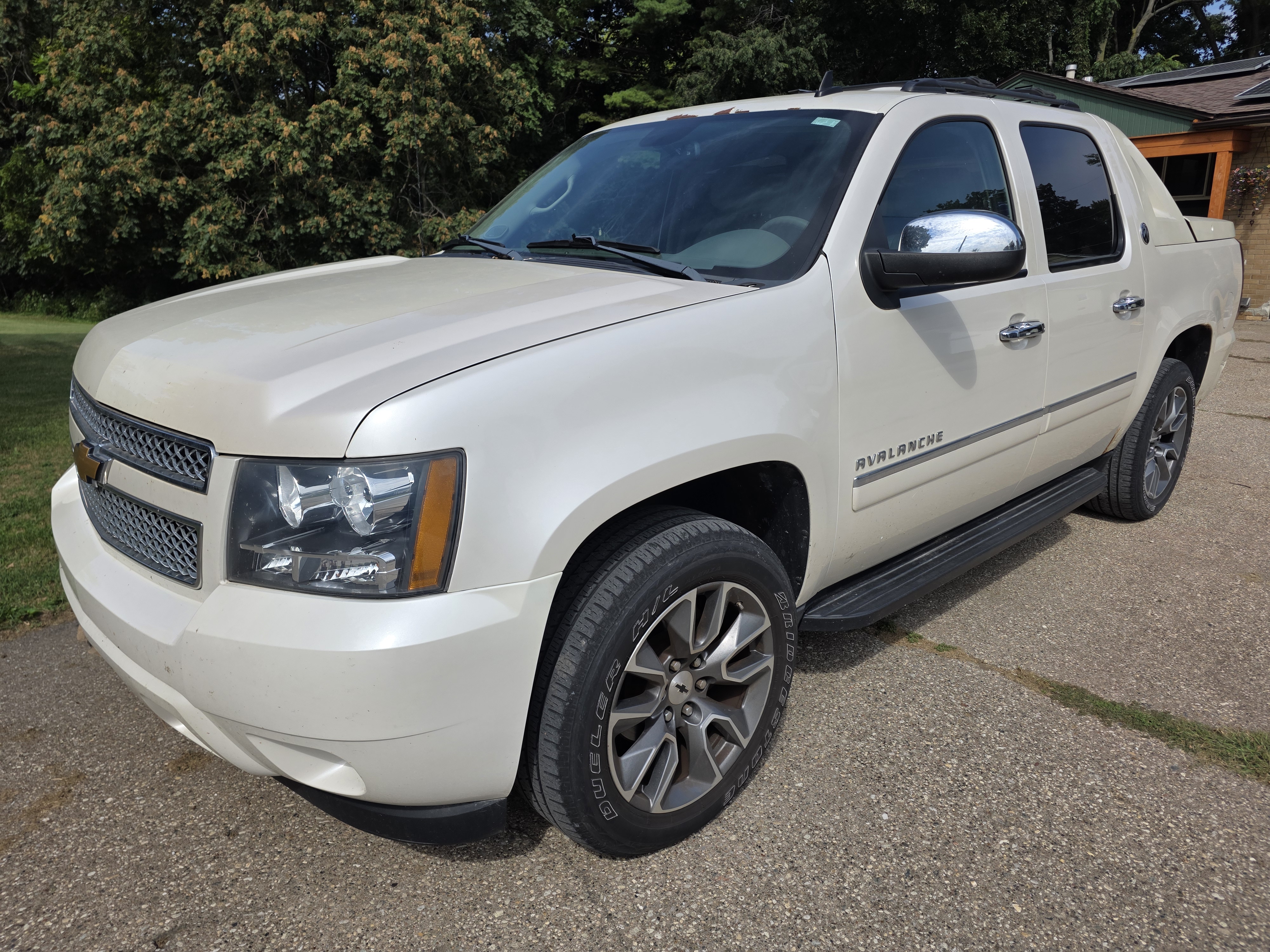 Used 2013 Chevrolet Avalanche LTZ AWD/4WD image 8