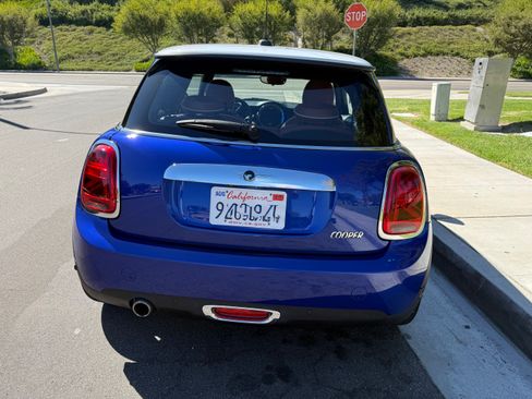 Used 2019 MINI Cooper 2-Door Hardtop w/ Storage Package FWD image 9