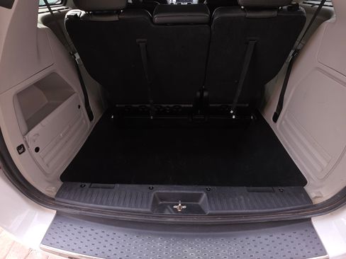 Used 2016 Chrysler Town & Country Touring w/ Driver Convenience Group image 11