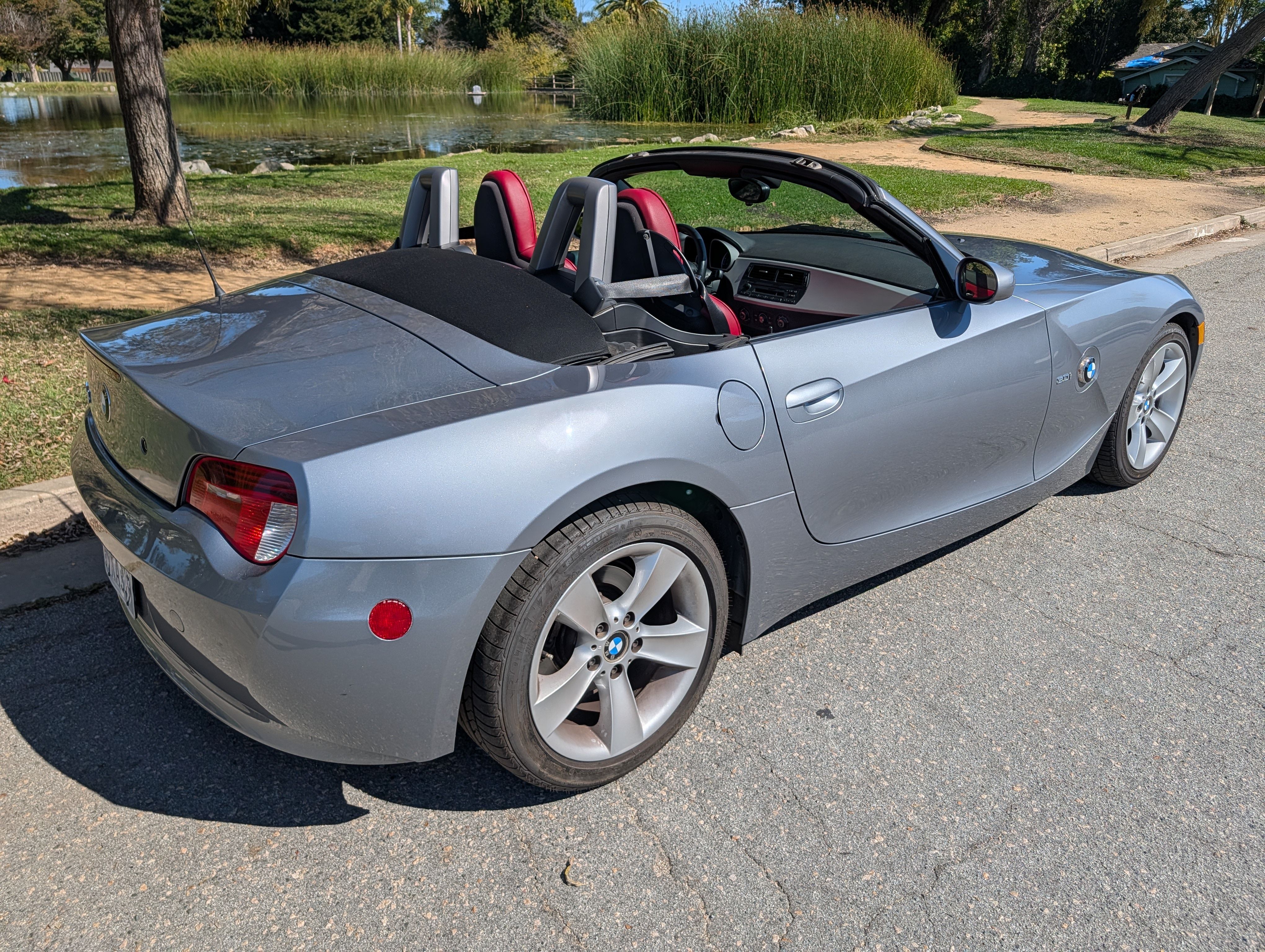 Used 2006 BMW Z4 3.0i RWD image 6