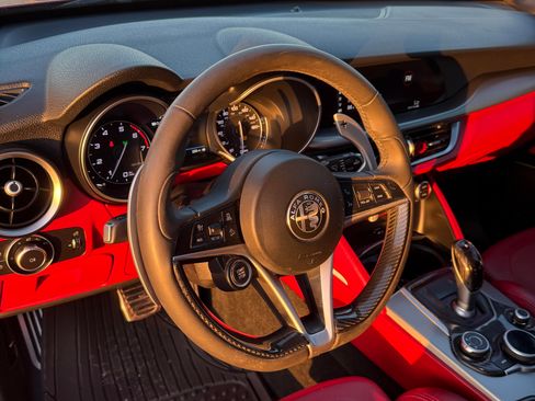 Used 2018 Alfa Romeo Stelvio Ti Sport image 5