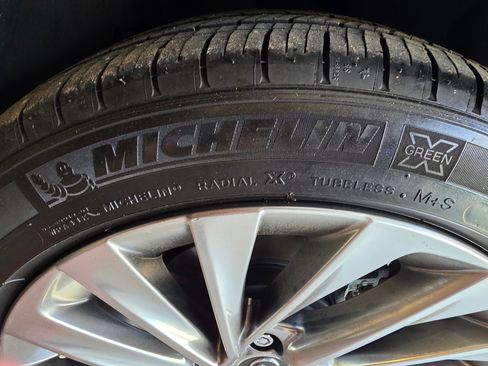 Used 2019 Lexus ES 300h w/ Accessory Package image 13