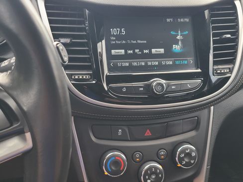 Used 2017 Chevrolet Trax LT w/ LT Convenience Package FWD image 12