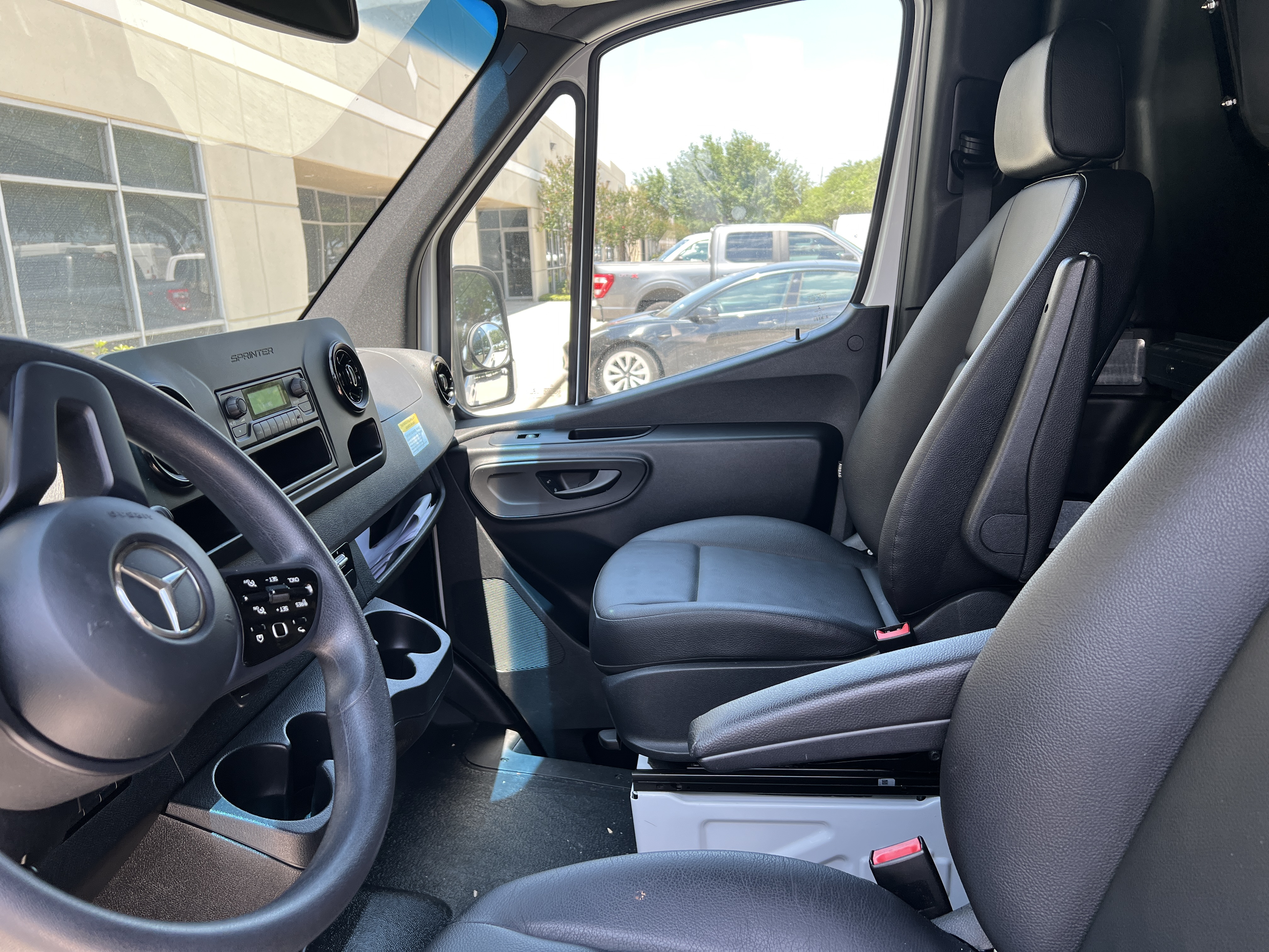 Used 2021 Mercedes-Benz Sprinter 2500 image 10