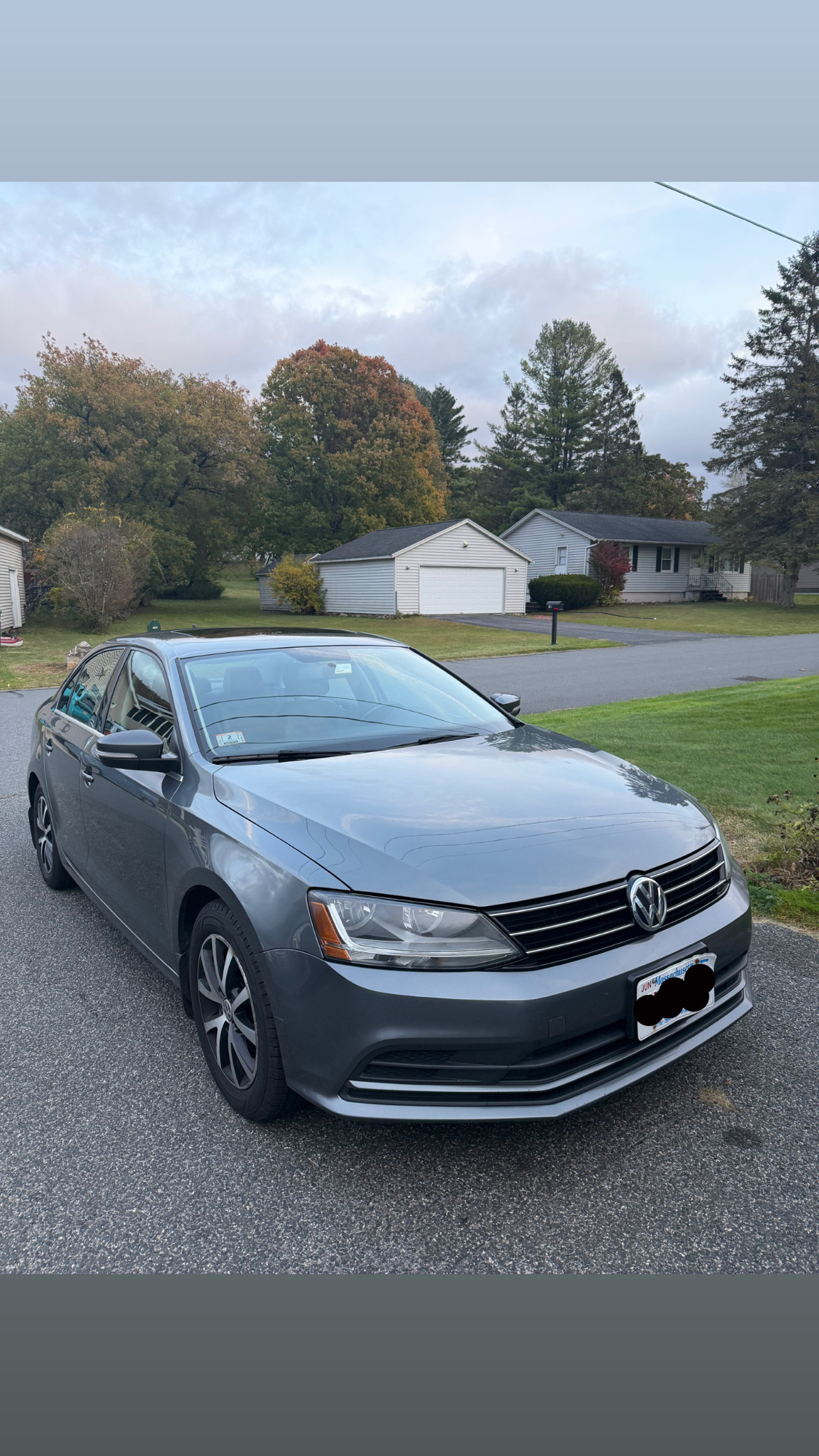 Used 2017 Volkswagen Jetta SE FWD image 2