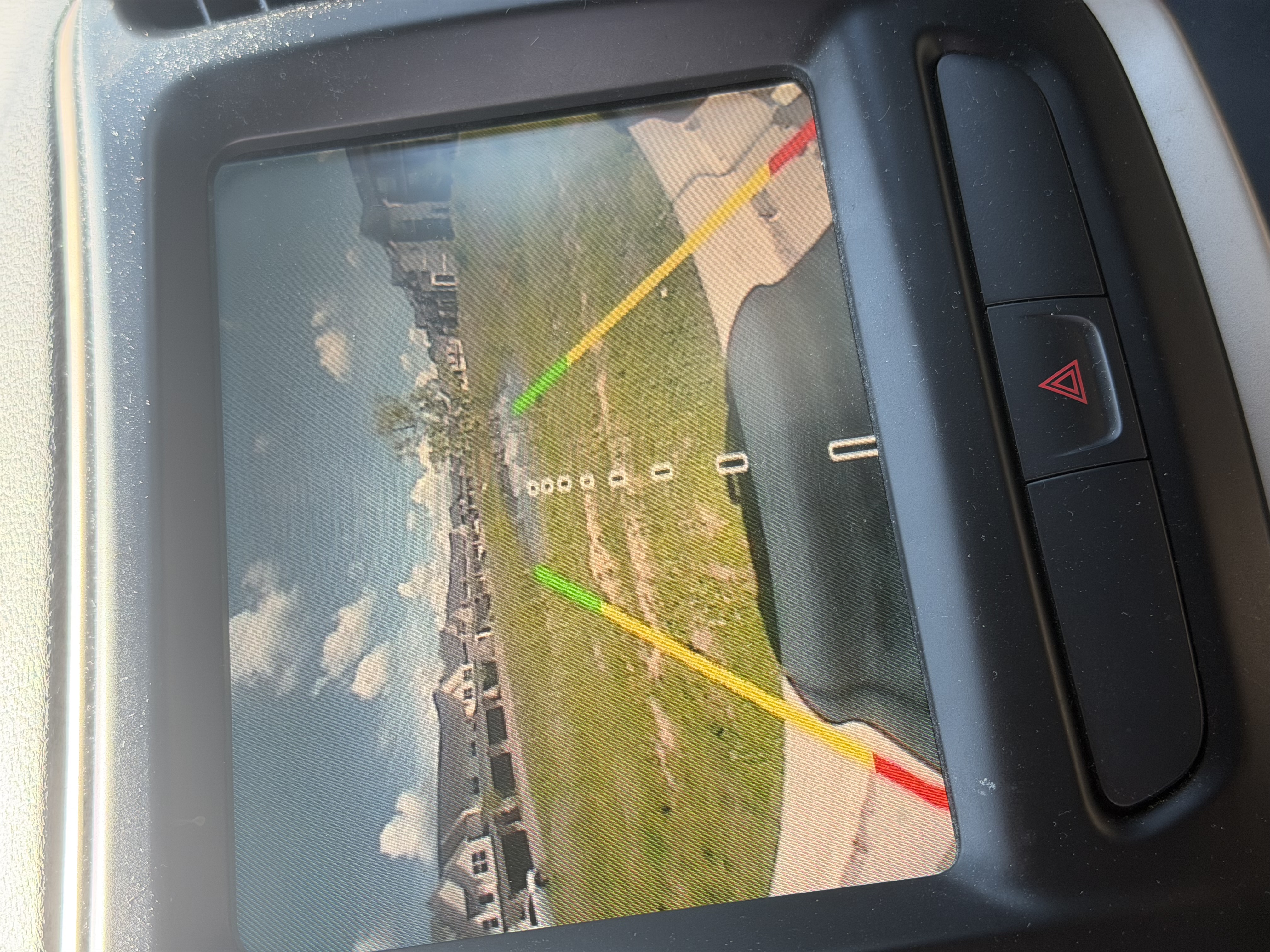 Used 2017 Jeep Cherokee Latitude w/ Cold Weather Group FWD image 10