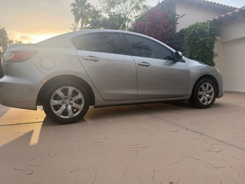 Used 2013 MAZDA MAZDA3 i SV image 4