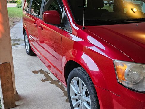 Used 2013 Dodge Grand Caravan SXT w/ Security Group image 4