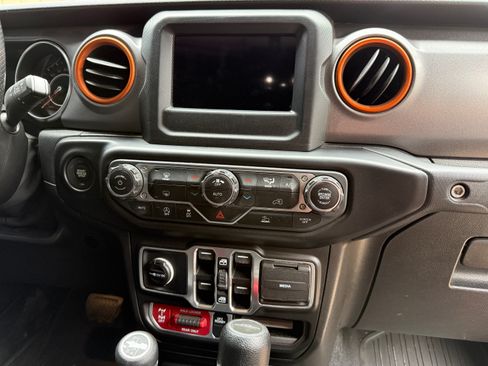 Used 2021 Jeep Gladiator Mojave AWD/4WD image 4