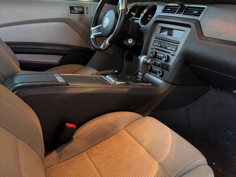 Used 2010 Ford Mustang Premium image 6