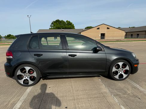 Used 2011 Volkswagen Golf 4-Door image 6