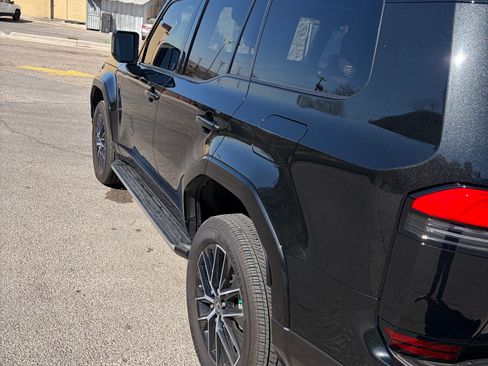 Used 2025 Lexus GX 550 w/ Accessory Package (Z1) image 10