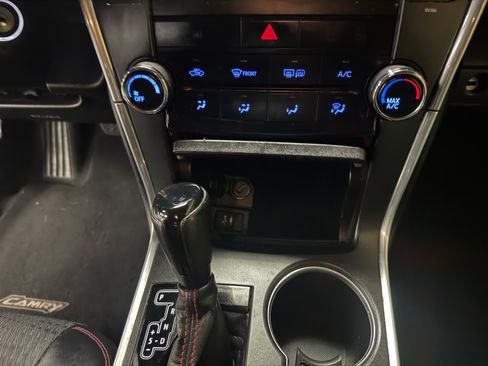 Used 2015 Toyota Camry SE FWD image 21